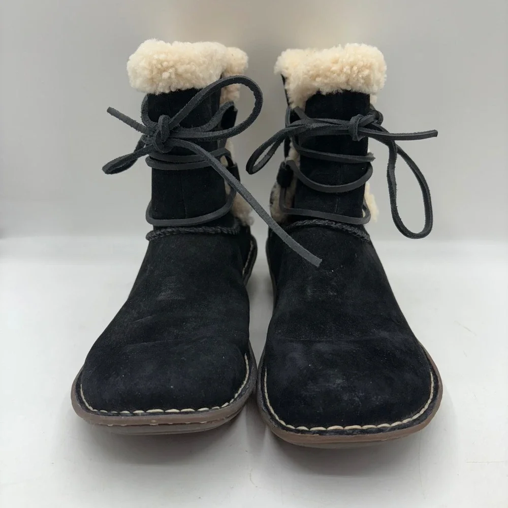 UGG Caspia Black Suede Shearling Lined Lace Up Ankle‎ Boots Women's Size 9